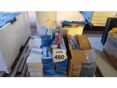 LOTE 460 - 01 LOTE COM GRANDE QUANTIDADE DE BLOCOS DE ANOTAÇÕES, GRAMPOS, LACRES, FOLHAS DE ETIQUETAS, DISJUNTORES E 02 LIXEIRAS. (NO ESTADO) ATENÇÃO! FAZER A VISITAÇÃO ANTES DE ARREMATAR, NÃO SABEMOS SE FUNCIONA, LEILÃO NÃO TEM GARANTIA E NEM DEVOLUÇÃO, SUJEITO A POSSÍVEIS AVARIAS VISÍVEIS/OCULTAS E/OU AUSÊNCIA DE COMPONENTES.