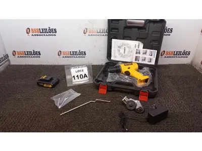 LOTE 110 - PARAFUSADEIRA 48V A BATERIAS E ADAPTADOR CORTADOR DE CHAPA COM MALETA (NO ESTADO) ATENÇÃO! FAZER A VISITAÇÃO ANTES DE ARREMATAR, NÃO SABEMOS SE FUNCIONA, LEILÃO NÃO TEM GARANTIA E NEM DEVOLUÇÃO, SUJEITO A POSSÍVEIS AVARIAS VISÍVEIS/OCULTAS E/OU AUSÊNCIA DE COMPONENTES.