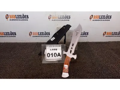 LOTE 010 - FACÃO  IMPORTADA AÇO INOXIDÁVEL CABO EM MADEIRA  FULL TANG BAINHA DE NYLON TAMANHO TOTAL 50CM PESO 526G JÁ AFIADA (NO ESTADO) ATENÇÃO! FAZER A VISITAÇÃO ANTES DE ARREMATAR, NÃO SABEMOS SE FUNCIONA, LEILÃO NÃO TEM GARANTIA E NEM DEVOLUÇÃO, SUJEITO A POSSÍVEIS AVARIAS VISÍVEIS/OCULTAS E/OU AUSÊNCIA DE COMPONENTES.  