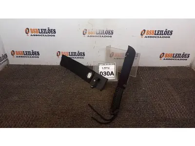 LOTE 030 - FACÃO RAMBO  AÇO INOXIDÁVEL TAMANHO TOTAL 48,5CM  LAMINDA 33,5 FULL TANG COM BAINHA DE NYLON MODELO IMPORTADO (NO ESTADO) ATENÇÃO! FAZER A VISITAÇÃO ANTES DE ARREMATAR, NÃO SABEMOS SE FUNCIONA, LEILÃO NÃO TEM GARANTIA E NEM DEVOLUÇÃO, SUJEITO A POSSÍVEIS AVARIAS VISÍVEIS/OCULTAS E/OU AUSÊNCIA DE COMPONENTES.