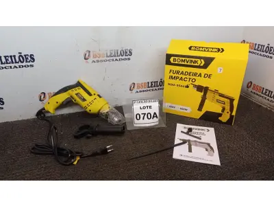 LOTE 070 - FURADEIRA DE IMPACTO 220V 500W ACESSÓRIOS RÉGUA DE POSICIONAMENTO CHAVE E ALÇA (NO ESTADO) ATENÇÃO! FAZER A VISITAÇÃO ANTES DE ARREMATAR, NÃO SABEMOS SE FUNCIONA, LEILÃO NÃO TEM GARANTIA E NEM DEVOLUÇÃO, SUJEITO A POSSÍVEIS AVARIAS VISÍVEIS/OCULTAS E/OU AUSÊNCIA DE COMPONENTES.