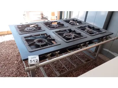 LOTE 512 - 01 FOGÃO INDUSTRIAL 6 BOCAS. (NO ESTADO) ATENÇÃO! FAZER A VISITAÇÃO ANTES DE ARREMATAR, NÃO SABEMOS SE FUNCIONA, LEILÃO NÃO TEM GARANTIA E NEM DEVOLUÇÃO, SUJEITO A POSSÍVEIS AVARIAS VISÍVEIS/OCULTAS E/OU AUSÊNCIA DE COMPONENTES.