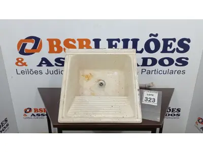 LOTE 323 - 01 TANQUE DE FIBRA SINTÉTICA. (NO ESTADO) ATENÇÃO! FAZER A VISITAÇÃO ANTES DE ARREMATAR, NÃO SABEMOS SE FUNCIONA, LEILÃO NÃO TEM GARANTIA E NEM DEVOLUÇÃO, SUJEITO A POSSÍVEIS AVARIAS VISÍVEIS/OCULTAS E/OU AUSÊNCIA DE COMPONENTES.