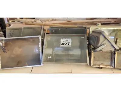 LOTE 427 - 08 REFLETORES DE TAMANHOS VARIADOS. (NO ESTADO) ATENÇÃO! FAZER A VISITAÇÃO ANTES DE ARREMATAR, NÃO SABEMOS SE FUNCIONA, LEILÃO NÃO TEM GARANTIA E NEM DEVOLUÇÃO, SUJEITO A POSSÍVEIS AVARIAS VISÍVEIS/OCULTAS E/OU AUSÊNCIA DE COMPONENTES.