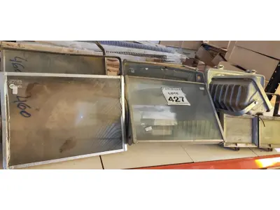 LOTE 427 - 08 REFLETORES DE TAMANHOS VARIADOS. (NO ESTADO) ATENÇÃO! FAZER A VISITAÇÃO ANTES DE ARREMATAR, NÃO SABEMOS SE FUNCIONA, LEILÃO NÃO TEM GARANTIA E NEM DEVOLUÇÃO, SUJEITO A POSSÍVEIS AVARIAS VISÍVEIS/OCULTAS E/OU AUSÊNCIA DE COMPONENTES.