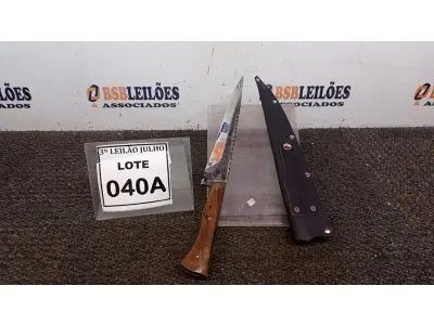 LOTE 040 - FACA ARTESANAL JAVALIZEIRA AÇO CARBONO TEMPERA INTEGRAL 10,5POLEGADAS DE LAMINA BAINHA EM COURO (NO ESTADO) ATENÇÃO! FAZER A VISITAÇÃO ANTES DE ARREMATAR, NÃO SABEMOS SE FUNCIONA, LEILÃO NÃO TEM GARANTIA E NEM DEVOLUÇÃO, SUJEITO A POSSÍVEIS AVARIAS VISÍVEIS/OCULTAS E/OU AUSÊNCIA DE COMPONENTES.