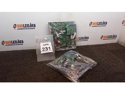 LOTE 231 - 02 PLACAS MÃE. (NO ESTADO) ATENÇÃO! FAZER A VISITAÇÃO ANTES DE ARREMATAR, NÃO SABEMOS SE FUNCIONA, LEILÃO NÃO TEM GARANTIA E NEM DEVOLUÇÃO, SUJEITO A POSSÍVEIS AVARIAS VISÍVEIS/OCULTAS E/OU AUSÊNCIA DE COMPONENTES.