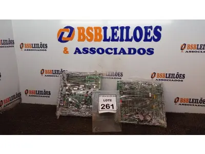 LOTE 261 - 02 PLACAS MÃE. (NO ESTADO) ATENÇÃO! FAZER A VISITAÇÃO ANTES DE ARREMATAR, NÃO SABEMOS SE FUNCIONA, LEILÃO NÃO TEM GARANTIA E NEM DEVOLUÇÃO, SUJEITO A POSSÍVEIS AVARIAS VISÍVEIS/OCULTAS E/OU AUSÊNCIA DE COMPONENTES.