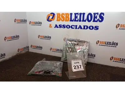 LOTE 237 - 02 PLACAS MÃE. (NO ESTADO) ATENÇÃO! FAZER A VISITAÇÃO ANTES DE ARREMATAR, NÃO SABEMOS SE FUNCIONA, LEILÃO NÃO TEM GARANTIA E NEM DEVOLUÇÃO, SUJEITO A POSSÍVEIS AVARIAS VISÍVEIS/OCULTAS E/OU AUSÊNCIA DE COMPONENTES.
