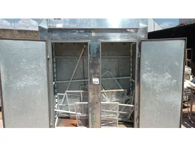LOTE 514 - 01 FREEZER VERTICAL EM INOX 02 PORTAS 220V. (NO ESTADO) ATENÇÃO! FAZER A VISITAÇÃO ANTES DE ARREMATAR, NÃO SABEMOS SE FUNCIONA, LEILÃO NÃO TEM GARANTIA E NEM DEVOLUÇÃO, SUJEITO A POSSÍVEIS AVARIAS VISÍVEIS/OCULTAS E/OU AUSÊNCIA DE COMPONENTES.