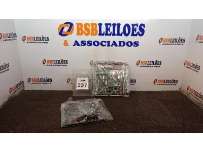 LOTE 237 - 02 PLACAS MÃE. (NO ESTADO) ATENÇÃO! FAZER A VISITAÇÃO ANTES DE ARREMATAR, NÃO SABEMOS SE FUNCIONA, LEILÃO NÃO TEM GARANTIA E NEM DEVOLUÇÃO, SUJEITO A POSSÍVEIS AVARIAS VISÍVEIS/OCULTAS E/OU AUSÊNCIA DE COMPONENTES.