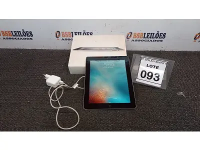 LOTE 093 - 01 IPAD 16G NA CAIXA. (NO ESTADO) ATENÇÃO! FAZER A VISITAÇÃO ANTES DE ARREMATAR, NÃO SABEMOS SE FUNCIONA. LEILÃO NÃO TEM GARANTIA E NEM DEVOLUÇÃO, SUJEITO A POSSÍVEIS AVARIAS VISÍVEIS/OCULTAS E/OU AUSÊNCIA DE COMPONENTES.