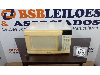 LOTE 155 - 01 MICRO-ONDAS 220 MARCA ELECTROLUX. (NO ESTADO) ATENÇÃO! FAZER A VISITAÇÃO ANTES DE ARREMATAR, NÃO SABEMOS SE FUNCIONA. LEILÃO NÃO TEM GARANTIA E NEM DEVOLUÇÃO, SUJEITO A POSSÍVEIS AVARIAS VISÍVEIS/OCULTAS E/OU AUSÊNCIA DE COMPONENTES.