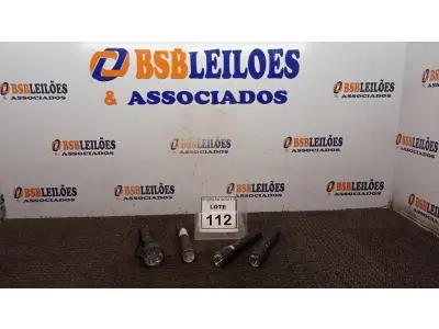 LOTE 112 - 04 LANTERNAS. (NO ESTADO) ATENÇÃO! FAZER A VISITAÇÃO ANTES DE ARREMATAR, NÃO SABEMOS SE FUNCIONA. LEILÃO NÃO TEM GARANTIA E NEM DEVOLUÇÃO, SUJEITO A POSSÍVEIS AVARIAS VISÍVEIS/OCULTAS E/OU AUSÊNCIA DE COMPONENTES.