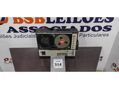 LOTE 314 - 01 GRAVADOR DE FITA DE ROLO. (NO ESTADO) ATENÇÃO! FAZER A VISITAÇÃO ANTES DE ARREMATAR, NÃO SABEMOS SE FUNCIONA, LEILÃO NÃO TEM GARANTIA E NEM DEVOLUÇÃO, SUJEITO A POSSÍVEIS AVARIAS VISÍVEIS/OCULTAS E/OU AUSÊNCIA DE COMPONENTES.