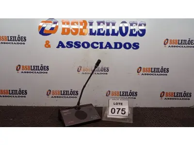 LOTE 075 - 01 MICROFONE DE MESA COM BASE. (NO ESTADO) ATENÇÃO! FAZER A VISITAÇÃO ANTES DE ARREMATAR, NÃO SABEMOS SE FUNCIONA. LEILÃO NÃO TEM GARANTIA E NEM DEVOLUÇÃO, SUJEITO A POSSÍVEIS AVARIAS VISÍVEIS/OCULTAS E/OU AUSÊNCIA DE COMPONENTES.