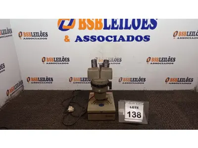 LOTE 138 - 01 MICROSCÓPIO. (NO ESTADO) ATENÇÃO! FAZER A VISITAÇÃO ANTES DE ARREMATAR, NÃO SABEMOS SE FUNCIONA. LEILÃO NÃO TEM GARANTIA E NEM DEVOLUÇÃO, SUJEITO A POSSÍVEIS AVARIAS VISÍVEIS/OCULTAS E/OU AUSÊNCIA DE COMPONENTES.
