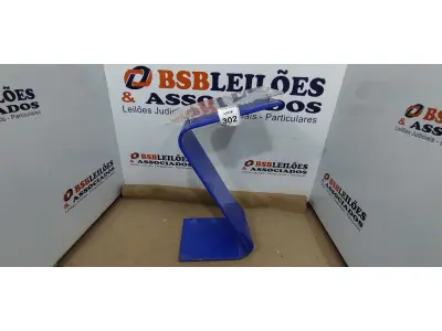 LOTE 302 - 01 PÚLPITO EM FERRO E ACRÍLICO. (NO ESTADO) ATENÇÃO! FAZER A VISITAÇÃO ANTES DE ARREMATAR, NÃO SABEMOS SE FUNCIONA, LEILÃO NÃO TEM GARANTIA E NEM DEVOLUÇÃO, SUJEITO A POSSÍVEIS AVARIAS VISÍVEIS/OCULTAS E/OU AUSÊNCIA DE COMPONENTES.