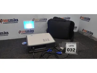 LOTE 032 - 01 PROJETOR COM CASE E CABOS MARCA BENQ. (NO ESTADO) ATENÇÃO! FAZER A VISITAÇÃO ANTES DE ARREMATAR, NÃO SABEMOS SE FUNCIONA. LEILÃO NÃO TEM GARANTIA E NEM DEVOLUÇÃO, SUJEITO A POSSÍVEIS AVARIAS VISÍVEIS/OCULTAS E/OU AUSÊNCIA DE COMPONENTES.