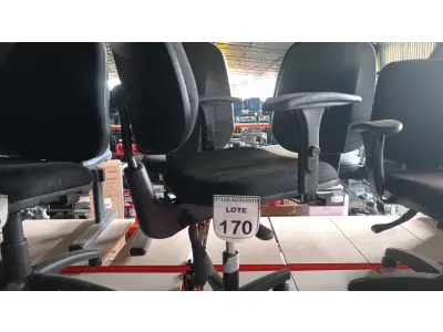 LOTE 170 - 01 CADEIRA DE ESCRITÓRIO COM RODINHAS. (NO ESTADO) ATENÇÃO! FAZER A VISITAÇÃO ANTES DE ARREMATAR, NÃO SABEMOS SE FUNCIONA. LEILÃO NÃO TEM GARANTIA E NEM DEVOLUÇÃO, SUJEITO A POSSÍVEIS AVARIAS VISÍVEIS/OCULTAS E/OU AUSÊNCIA DE COMPONENTES.