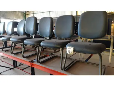 LOTE 130 - 05 CADEIRAS DE ESCRITÓRIO COM PÉS FIXOS. (NO ESTADO) ATENÇÃO! FAZER A VISITAÇÃO ANTES DE ARREMATAR, NÃO SABEMOS SE FUNCIONA. LEILÃO NÃO TEM GARANTIA E NEM DEVOLUÇÃO, SUJEITO A POSSÍVEIS AVARIAS VISÍVEIS/OCULTAS E/OU AUSÊNCIA DE COMPONENTES.