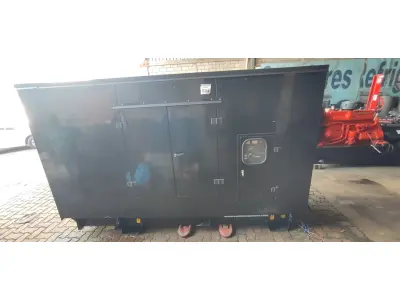 LOTE 534 - GRUPO GERADOR CUMMINS 140 KVA MODELO: 6BTA ANO: 2009 GERADOR STANFORD C/QUADRO AUTOMÁTICO, SUPER SILENCIADO (NO ESTADO) ATENÇÃO! FAZER A VISITAÇÃO ANTES DE ARREMATAR, NÃO SABEMOS SE FUNCIONA, LEILÃO NÃO TEM GARANTIA E NEM DEVOLUÇÃO, SUJEITO A POSSÍVEIS AVARIAS VISÍVEIS/OCULTAS E/OU AUSÊNCIA DE COMPONENTES