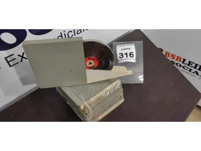 LOTE 316 - 06 FITAS DE FILME DE ROLO. (NO ESTADO) ATENÇÃO! FAZER A VISITAÇÃO ANTES DE ARREMATAR, NÃO SABEMOS SE FUNCIONA, LEILÃO NÃO TEM GARANTIA E NEM DEVOLUÇÃO, SUJEITO A POSSÍVEIS AVARIAS VISÍVEIS/OCULTAS E/OU AUSÊNCIA DE COMPONENTES.