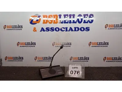 LOTE 076 - 01 MICROFONE DE MESA COM BASE. (NO ESTADO) ATENÇÃO! FAZER A VISITAÇÃO ANTES DE ARREMATAR, NÃO SABEMOS SE FUNCIONA. LEILÃO NÃO TEM GARANTIA E NEM DEVOLUÇÃO, SUJEITO A POSSÍVEIS AVARIAS VISÍVEIS/OCULTAS E/OU AUSÊNCIA DE COMPONENTES.