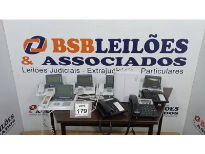 LOTE 179 - 01 LOTE COM VÁRIOS APARELHOS DE TELEFONE. (NO ESTADO) ATENÇÃO! FAZER A VISITAÇÃO ANTES DE ARREMATAR, NÃO SABEMOS SE FUNCIONA. LEILÃO NÃO TEM GARANTIA E NEM DEVOLUÇÃO, SUJEITO A POSSÍVEIS AVARIAS VISÍVEIS/OCULTAS E/OU AUSÊNCIA DE COMPONENTES.