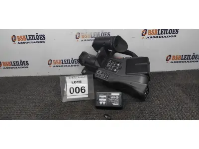 LOTE 006 - 01 CÂMERA FILMADORA PROFISSIONAL MARCA PANASONIC. (NO ESTADO) ATENÇÃO! FAZER A VISITAÇÃO ANTES DE ARREMATAR, NÃO SABEMOS SE FUNCIONA. LEILÃO NÃO TEM GARANTIA E NEM DEVOLUÇÃO, SUJEITO A POSSÍVEIS AVARIAS VISÍVEIS/OCULTAS E/OU AUSÊNCIA DE COMPONENTES.