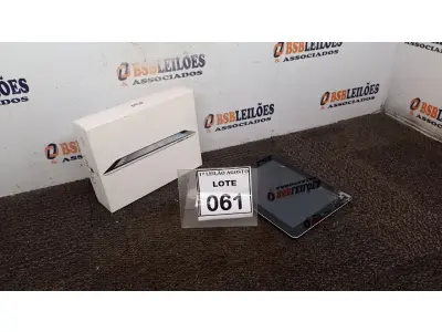 LOTE 061 - 01 IPAD 16G NA CAIXA. (NO ESTADO) ATENÇÃO! FAZER A VISITAÇÃO ANTES DE ARREMATAR, NÃO SABEMOS SE FUNCIONA. LEILÃO NÃO TEM GARANTIA E NEM DEVOLUÇÃO, SUJEITO A POSSÍVEIS AVARIAS VISÍVEIS/OCULTAS E/OU AUSÊNCIA DE COMPONENTES.