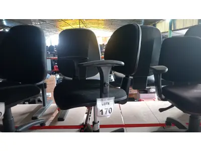 LOTE 170 - 01 CADEIRA DE ESCRITÓRIO COM RODINHAS. (NO ESTADO) ATENÇÃO! FAZER A VISITAÇÃO ANTES DE ARREMATAR, NÃO SABEMOS SE FUNCIONA. LEILÃO NÃO TEM GARANTIA E NEM DEVOLUÇÃO, SUJEITO A POSSÍVEIS AVARIAS VISÍVEIS/OCULTAS E/OU AUSÊNCIA DE COMPONENTES.