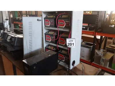 LOTE 201 - 01 NOBREAK MARCA LACERDA E UM BANCO DE BATERIAS COM 06 BATERIAS. (NO ESTADO) ATENÇÃO! FAZER A VISITAÇÃO ANTES DE ARREMATAR, NÃO SABEMOS SE FUNCIONA, LEILÃO NÃO TEM GARANTIA E NEM DEVOLUÇÃO, SUJEITO A POSSÍVEIS AVARIAS VISÍVEIS/OCULTAS E/OU AUSÊNCIA DE COMPONENTES.