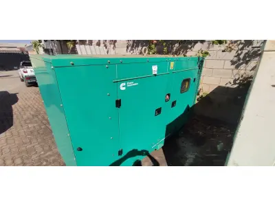 LOTE 533 - GRUPO GERADOR CUMMINS 81 KVA ANO: 2013 GERADOR STANFORD TANQUE NA BASE MOTOR FUNCIONANDO (NO ESTADO) ATENÇÃO! FAZER A VISITAÇÃO ANTES DE ARREMATAR, NÃO SABEMOS SE FUNCIONA, LEILÃO NÃO TEM GARANTIA E NEM DEVOLUÇÃO, SUJEITO A POSSÍVEIS AVARIAS VISÍVEIS/OCULTAS E/OU AUSÊNCIA DE COMPONENTES