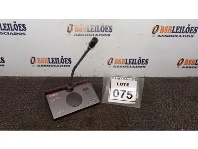 LOTE 075 - 01 MICROFONE DE MESA COM BASE. (NO ESTADO) ATENÇÃO! FAZER A VISITAÇÃO ANTES DE ARREMATAR, NÃO SABEMOS SE FUNCIONA. LEILÃO NÃO TEM GARANTIA E NEM DEVOLUÇÃO, SUJEITO A POSSÍVEIS AVARIAS VISÍVEIS/OCULTAS E/OU AUSÊNCIA DE COMPONENTES.