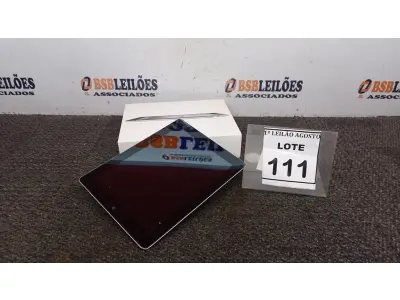 LOTE 111 - 01 IPAD 16G NA CAIXA. (NO ESTADO) ATENÇÃO! FAZER A VISITAÇÃO ANTES DE ARREMATAR, NÃO SABEMOS SE FUNCIONA. LEILÃO NÃO TEM GARANTIA E NEM DEVOLUÇÃO, SUJEITO A POSSÍVEIS AVARIAS VISÍVEIS/OCULTAS E/OU AUSÊNCIA DE COMPONENTES.