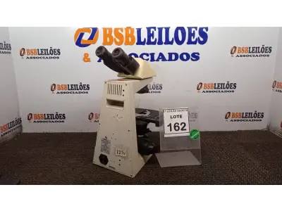 LOTE 162 - 01 MICROSCÓPIO. (NO ESTADO) ATENÇÃO! FAZER A VISITAÇÃO ANTES DE ARREMATAR, NÃO SABEMOS SE FUNCIONA. LEILÃO NÃO TEM GARANTIA E NEM DEVOLUÇÃO, SUJEITO A POSSÍVEIS AVARIAS VISÍVEIS/OCULTAS E/OU AUSÊNCIA DE COMPONENTES.