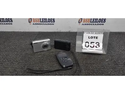 LOTE 053 - 02 CÂMERAS DE FOTOGRÁFICAS E 01 CÂMERA DE VÍDEO DE BOLSO. (NO ESTADO) ATENÇÃO! FAZER A VISITAÇÃO ANTES DE ARREMATAR, NÃO SABEMOS SE FUNCIONA. LEILÃO NÃO TEM GARANTIA E NEM DEVOLUÇÃO, SUJEITO A POSSÍVEIS AVARIAS VISÍVEIS/OCULTAS E/OU AUSÊNCIA DE COMPONENTES.