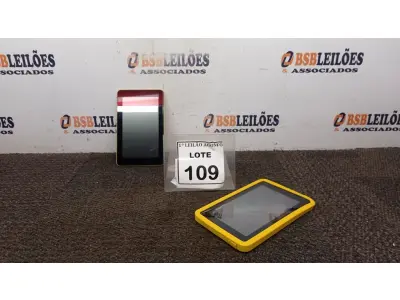 LOTE 109 - 02 TABLETS. (NO ESTADO) ATENÇÃO! FAZER A VISITAÇÃO ANTES DE ARREMATAR, NÃO SABEMOS SE FUNCIONA. LEILÃO NÃO TEM GARANTIA E NEM DEVOLUÇÃO, SUJEITO A POSSÍVEIS AVARIAS VISÍVEIS/OCULTAS E/OU AUSÊNCIA DE COMPONENTES.