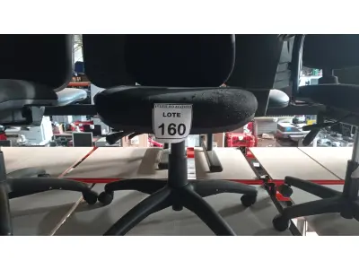 LOTE 160 - 01 CADEIRA DE ESCRITÓRIO COM RODINHAS. (NO ESTADO) ATENÇÃO! FAZER A VISITAÇÃO ANTES DE ARREMATAR, NÃO SABEMOS SE FUNCIONA. LEILÃO NÃO TEM GARANTIA E NEM DEVOLUÇÃO, SUJEITO A POSSÍVEIS AVARIAS VISÍVEIS/OCULTAS E/OU AUSÊNCIA DE COMPONENTES.