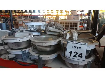 LOTE 124 - 01 LOTE COM VÁRIAS LUMINÁRIAS, 02 CÂMERAS E 01 SENSOR DE MOVIMENTO. (NO ESTADO) ATENÇÃO! FAZER A VISITAÇÃO ANTES DE ARREMATAR, NÃO SABEMOS SE FUNCIONA. LEILÃO NÃO TEM GARANTIA E NEM DEVOLUÇÃO, SUJEITO A POSSÍVEIS AVARIAS VISÍVEIS/OCULTAS E/OU AUSÊNCIA DE COMPONENTES.