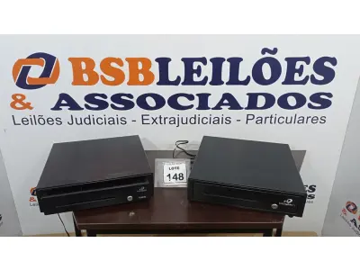 LOTE 148 - 02 GAVETAS DE DINHEIRO. (NO ESTADO) ATENÇÃO! FAZER A VISITAÇÃO ANTES DE ARREMATAR, NÃO SABEMOS SE FUNCIONA. LEILÃO NÃO TEM GARANTIA E NEM DEVOLUÇÃO, SUJEITO A POSSÍVEIS AVARIAS VISÍVEIS/OCULTAS E/OU AUSÊNCIA DE COMPONENTES.