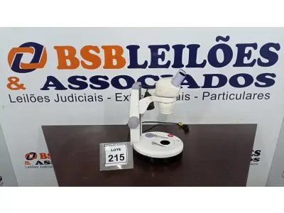 LOTE 215 - 01 MICROSCÓPIO. (NO ESTADO) ATENÇÃO! FAZER A VISITAÇÃO ANTES DE ARREMATAR, NÃO SABEMOS SE FUNCIONA. LEILÃO NÃO TEM GARANTIA E NEM DEVOLUÇÃO, SUJEITO A POSSÍVEIS AVARIAS VISÍVEIS/OCULTAS E/OU AUSÊNCIA DE COMPONENTES.