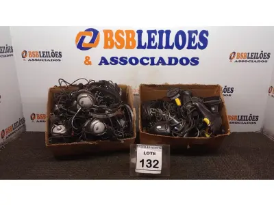 LOTE 132 - 01 LOTE COM VÁRIAS LEITORAS DE CÓDIGO DE BARRAS E FONES DE OUVIDOS DIVERSOS. (NO ESTADO) ATENÇÃO! FAZER A VISITAÇÃO ANTES DE ARREMATAR, NÃO SABEMOS SE FUNCIONA, LEILÃO NÃO TEM GARANTIA E NEM DEVOLUÇÃO, SUJEITO A POSSÍVEIS AVARIAS VISÍVEIS/OCULTAS E/OU AUSÊNCIA DE COMPONENTES.