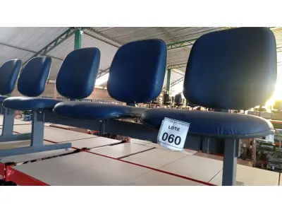 LOTE 060 - 01 LONGARINA COM 03 LUGARES. (NO ESTADO) ATENÇÃO! FAZER A VISITAÇÃO ANTES DE ARREMATAR, NÃO SABEMOS SE FUNCIONA. LEILÃO NÃO TEM GARANTIA E NEM DEVOLUÇÃO, SUJEITO A POSSÍVEIS AVARIAS VISÍVEIS/OCULTAS E/OU AUSÊNCIA DE COMPONENTES.