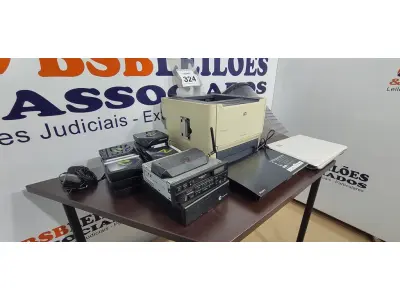 LOTE 324 - 01 IMPRESSORA P2015DNM 01 NOTEBOOK MARCA HP, 14 THIN CLIENTE, 01 MOLDENM 01 BLUERAY, 01 SOM PARA CARRO E 07 PROTETORES FACIAL. (NO ESTADO) ATENÇÃO! FAZER A VISITAÇÃO ANTES DE ARREMATAR, NÃO SABEMOS SE FUNCIONA, LEILÃO NÃO TEM GARANTIA E NEM DEVOLUÇÃO, SUJEITO A POSSÍVEIS AVARIAS VISÍVEIS/OCULTAS E/OU AUSÊNCIA DE COMPONENTES.