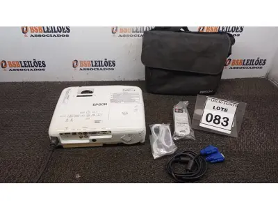 LOTE 083 - 01 PROJETOR COM CASE E CABOS MARCA EPSON. (NO ESTADO) ATENÇÃO! FAZER A VISITAÇÃO ANTES DE ARREMATAR, NÃO SABEMOS SE FUNCIONA. LEILÃO NÃO TEM GARANTIA E NEM DEVOLUÇÃO, SUJEITO A POSSÍVEIS AVARIAS VISÍVEIS/OCULTAS E/OU AUSÊNCIA DE COMPONENTES.