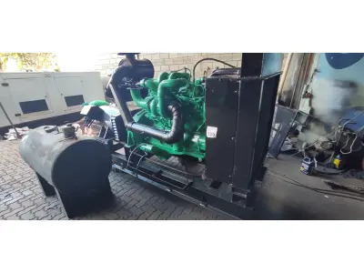 LOTE 529 - GRUPO GERADOR CUMMINS 440 KVA. ANO: 07/89 GERADOR HOOS MOTOR RETIFICADO FUNCIONANDO (NOVO) (NO ESTADO) ATENÇÃO! FAZER A VISITAÇÃO ANTES DE ARREMATAR, NÃO SABEMOS SE FUNCIONA, LEILÃO NÃO TEM GARANTIA E NEM DEVOLUÇÃO, SUJEITO A POSSÍVEIS AVARIAS VISÍVEIS/OCULTAS E/OU AUSÊNCIA DE COMPONENTES