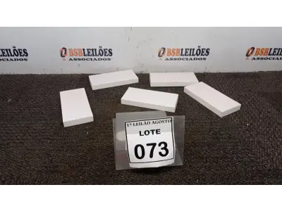 LOTE 073 - 05 BATERIAS EXTERNAS. (NO ESTADO) ATENÇÃO! FAZER A VISITAÇÃO ANTES DE ARREMATAR, NÃO SABEMOS SE FUNCIONA. LEILÃO NÃO TEM GARANTIA E NEM DEVOLUÇÃO, SUJEITO A POSSÍVEIS AVARIAS VISÍVEIS/OCULTAS E/OU AUSÊNCIA DE COMPONENTES.