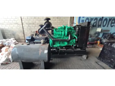 LOTE 529 - GRUPO GERADOR CUMMINS 440 KVA. ANO: 07/89 GERADOR HOOS MOTOR RETIFICADO FUNCIONANDO (NOVO) (NO ESTADO) ATENÇÃO! FAZER A VISITAÇÃO ANTES DE ARREMATAR, NÃO SABEMOS SE FUNCIONA, LEILÃO NÃO TEM GARANTIA E NEM DEVOLUÇÃO, SUJEITO A POSSÍVEIS AVARIAS VISÍVEIS/OCULTAS E/OU AUSÊNCIA DE COMPONENTES